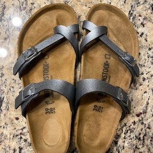 Size 8.5 Metallic Birkenstock’s